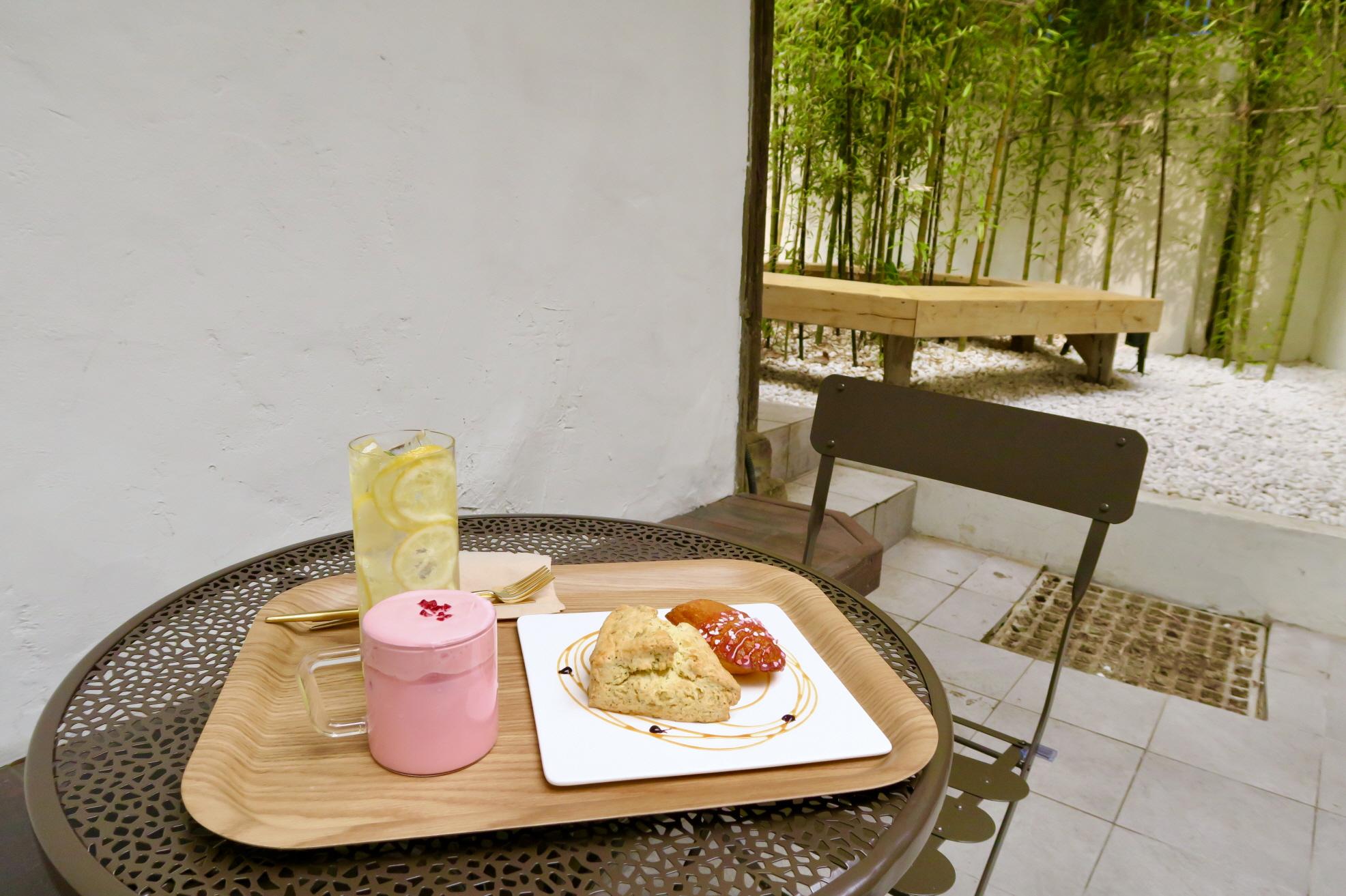 J.Hidden House near Dongdaemun area